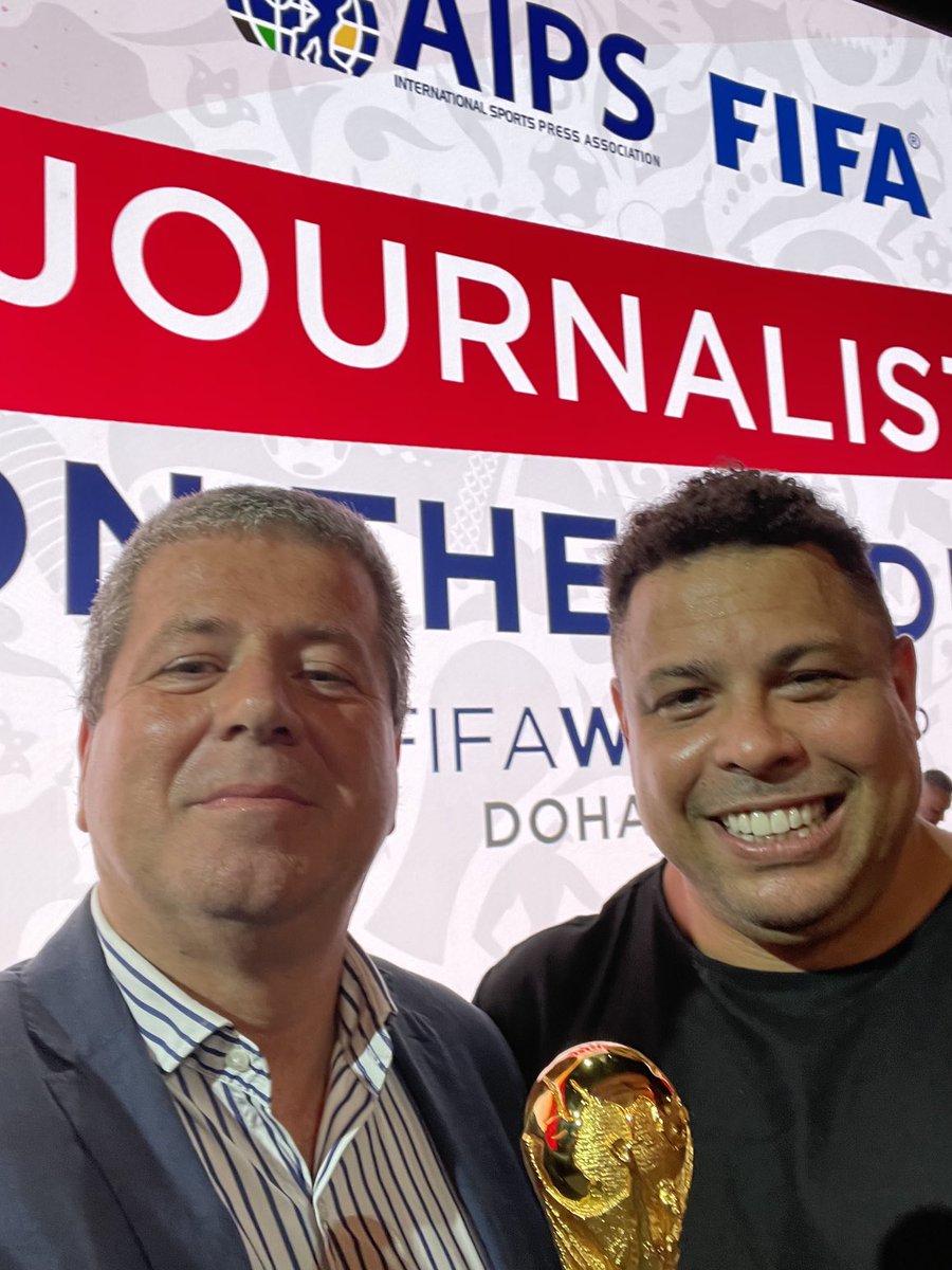 uruguaynoma12's tweet photo. HACE 40 años , en España 82, mi madre me dio el primer impulso para ir a un Mundial . Y ya son 9 en total . Hoy recibí, junto a otros periodistas del Mundo , el reconocimiento de FIFA y AIPS . Donde estes , gracias Mamá . Gracias Papa . https://t.co/Iclpd5sNGM