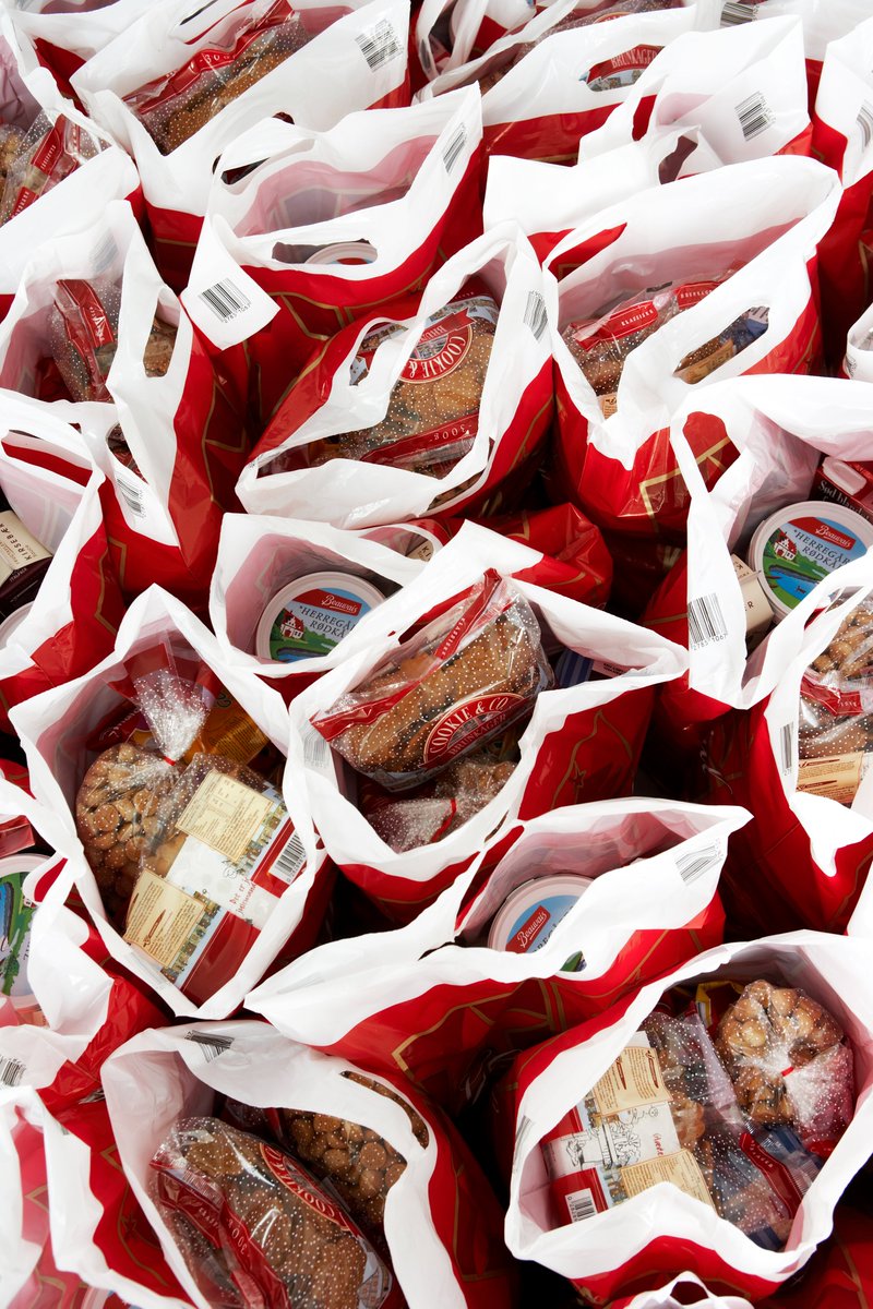 SalvationArmyDK's tweet photo. Det er næstsidste dag, der kan søges #julehjælp hos Frelsens Hær. Ansøgningen lukker i morgen klokken 23:59. Har man behov for julehjælp, bør man ikke tøve med at søge på https://t.co/xd1ZoWtHP4 Har man mulighed for at støtte, modtages bidrag med tak på https://t.co/VY0Ohot61H💝 https://t.co/QFehZCG4LO
