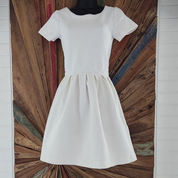 ZIONSMOM07's tweet photo. So good I had to share! Check out all the items I'm loving on @Poshmarkapp from @swscrafts #poshmark #fashion #style #shopmycloset #ganni #sagharbor #blanknyc: https://t.co/wXTfZQP39o https://t.co/HdWMzRNOIu