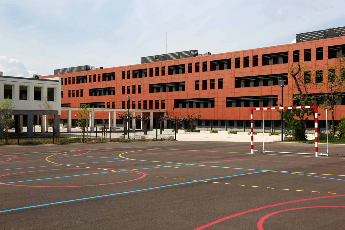 LeBras78173605's tweet photo. La @FSUregionSUD  auprès du personnel du lycée Maurice Genevoix de @MaRegionSud, les agents avaient de nombreuses ❓️ et la @FSUregionSUD a répondu aux attentes du personnel https://t.co/a4G7SGnH1x