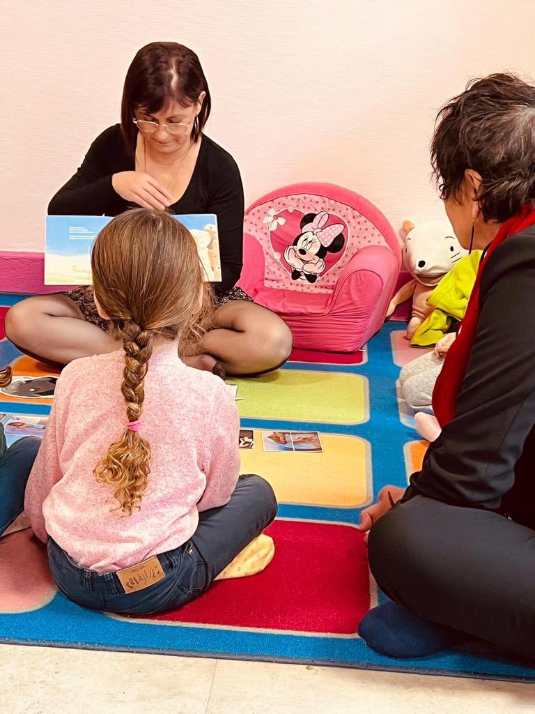 acgrenoble's tweet photo. La rectrice @HeleneInsel à l'école maternelle Jean de la Fontaine (38) dans le cadre du lancement du #PlanMaternelle et des concertations
 3 objectifs affichés : 🏆 La réussite pour chaque élève
💡La formation des personnels
🚀Le développement de projets innovants https://t.co/y74k7o2OOU