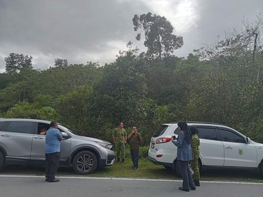 relamalaysia's tweet photo. Lawatan berkenaan adalah bagi meninjau sebidang tanah milik RELA Malaysia yang terletak di Kampung Kongkoi di sini. 
#RELAMalaysia #SetiaBerbakti #JubliEmasRELA

@KDNPUTRAJAYA) @wandahlan @yahyakgc https://t.co/FqNxlhG0Oj