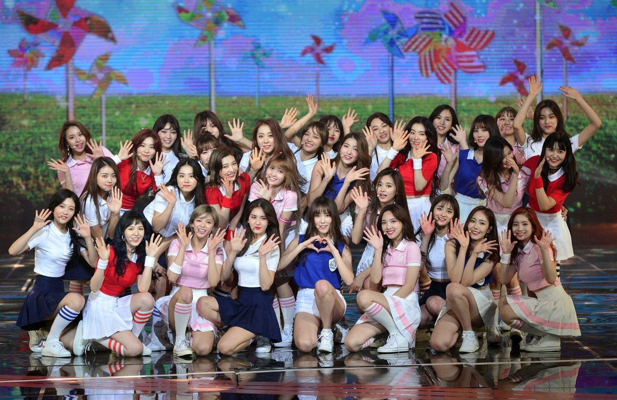 npomvtt's tweet photo. TWICE, Red Velvet, GFRIEND, I.O.I em 2016

IVE, LE SSERAFIM, NewJeans, Kep1er e NMIXX em 2022 💜 https://t.co/QsLMiPMuVI