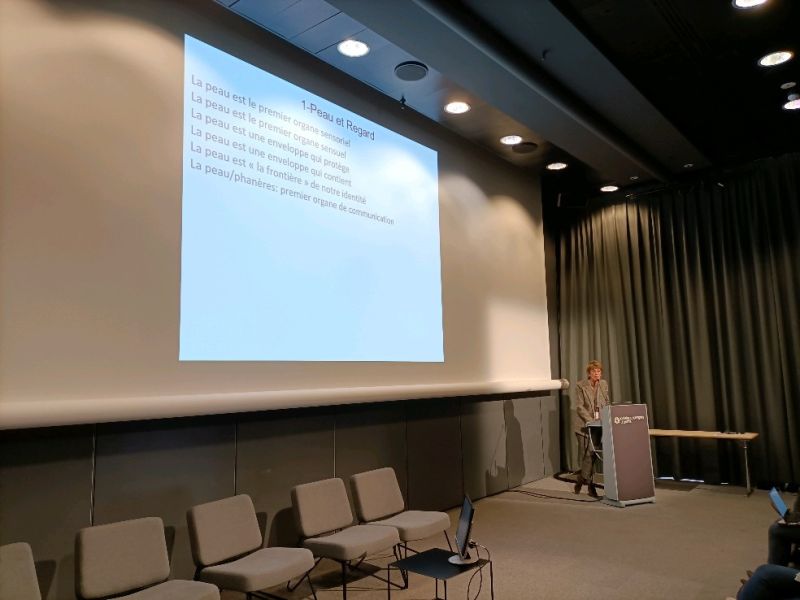 francepeau's tweet photo. Le Professeur Christine Bodemer intervient sur les besoins, les spécificités et les enjeux de la #dermatologie #pédiatrique !

#conference #FFP #SFD #JDP https://t.co/3ZyJiqt8QM