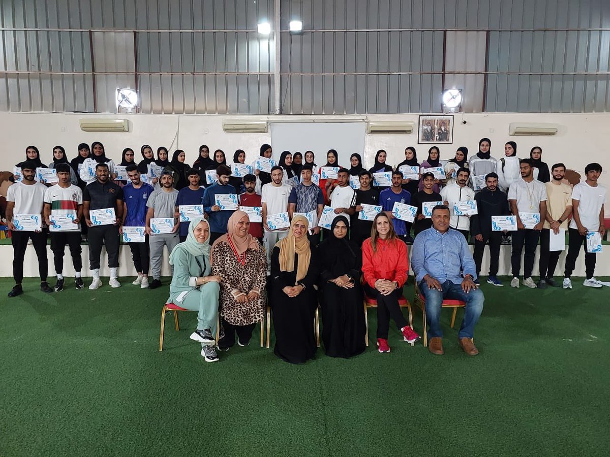 edugovdkh4810's tweet photo. في اطار تبادل الخبرات بين المؤسسات التعليمية نفذ طلبة قسم التربية البدنية وعلوم الرياضة بجامعة السلطان قابوس مهرجان ألعاب القوى بالتعاون مع مدرسة الشمائل ومشرفات الرياضة أ.تماضر النبهاني وأ.دلال العامري شاكرين جهود طلبة الجامعة ومعلمات الرياضة بالمدرسة في تنفيذ هذه الفعاليات. https://t.co/N0zInOV7gq