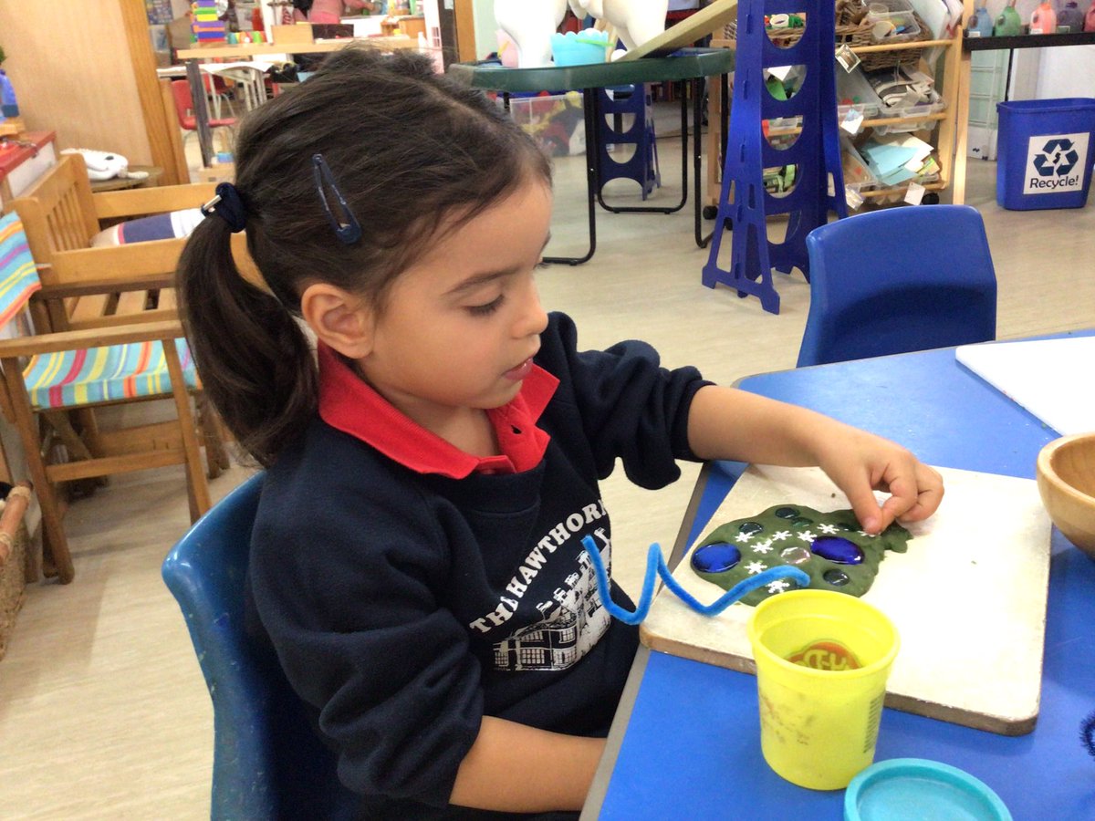 HawthornsEY's tweet photo. The Ark nursery children have enjoyed exploring ice and paint in the tuff tray and creating other winter themed creations. @HawthornsSchool https://t.co/slQgBsYxr7