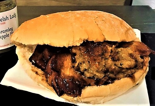 EdwardsofConwy's tweet photo. Hot Food Today /Bwyd Poeth Heddiw
🍴 Roast Pork &amp; Stuffing
🍴 Beef Stew
🍴 Pork &amp; Chilli  or Pork &amp; Cracked Black Pepper Sausage Baps
🍴 Soup of the day - Honey Roast Parsnip
 #SunnyInConwy #lunchtime #GotToBeEdwards https://t.co/L0mpRQ4cvv
