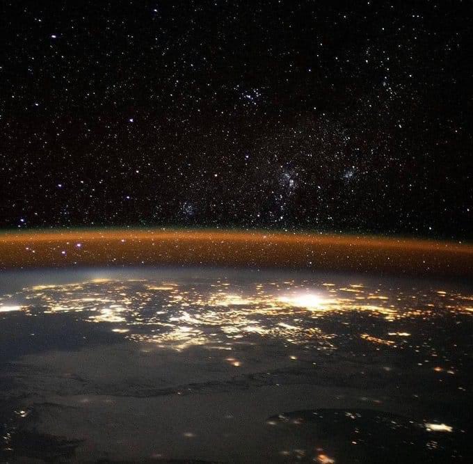 RincnCuriosoo's tweet photo. “Dada la inmensidad del tiempo y la inmensidad del universo, es un placer inmenso para mí compartir un planeta y una era contigo🌌📸❣💫”.  

-Carl Sagan. https://t.co/FzJnD9atBb