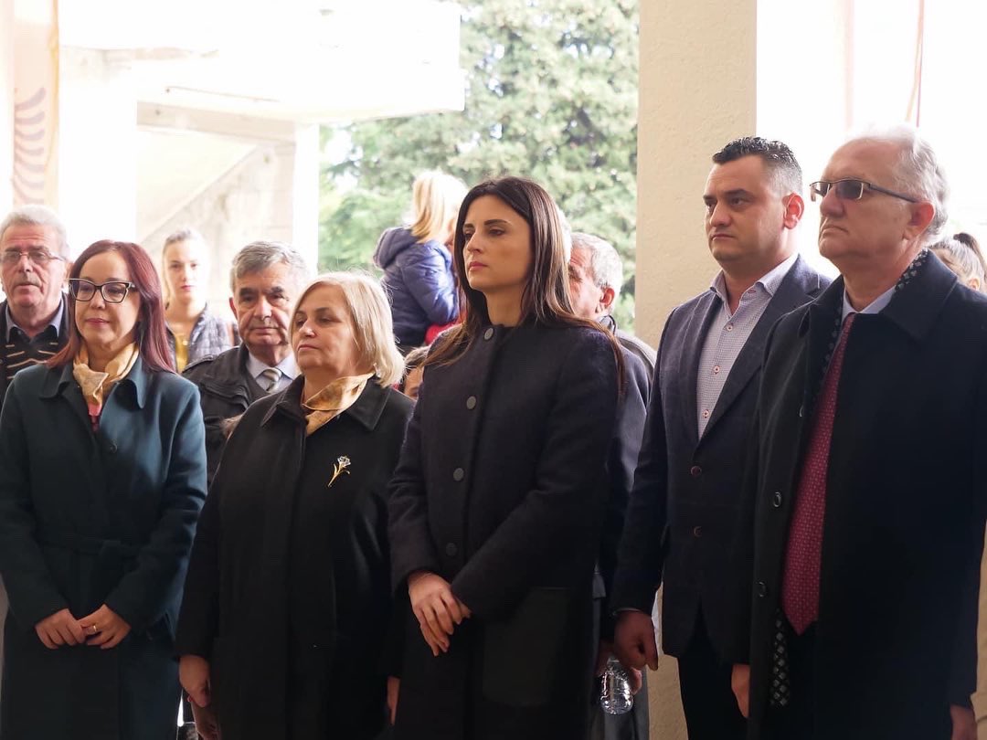 milvaekonomi's tweet photo. GËZUAR DITËN E ÇLIRIMIT🇦🇱

Lavdi Dëshmorëve, Mirënjohje dhe vlerësim për sakrificën e tyre 🙏

@EmirianaSako @klodianaspahiu https://t.co/fY0Y38Xxhz