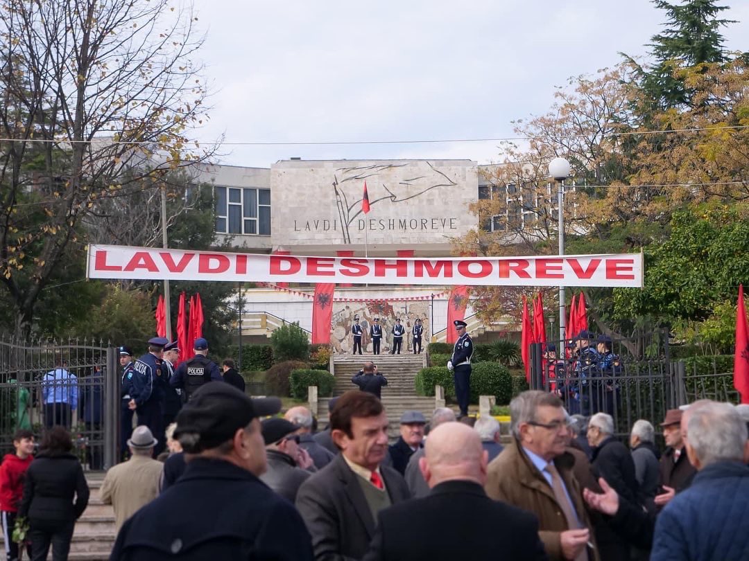 milvaekonomi's tweet photo. GËZUAR DITËN E ÇLIRIMIT🇦🇱

Lavdi Dëshmorëve, Mirënjohje dhe vlerësim për sakrificën e tyre 🙏

@EmirianaSako @klodianaspahiu https://t.co/fY0Y38Xxhz
