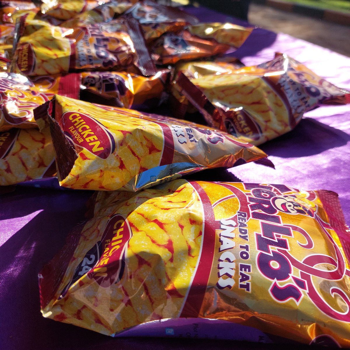GretLakesBrands's tweet photo. Nothing beats afternoons with snacks. Grab yourself some from the nearest supermarket, shop or store and snack away ππ
#Gorillos #Snacks https://t.co/6wZ106a26b