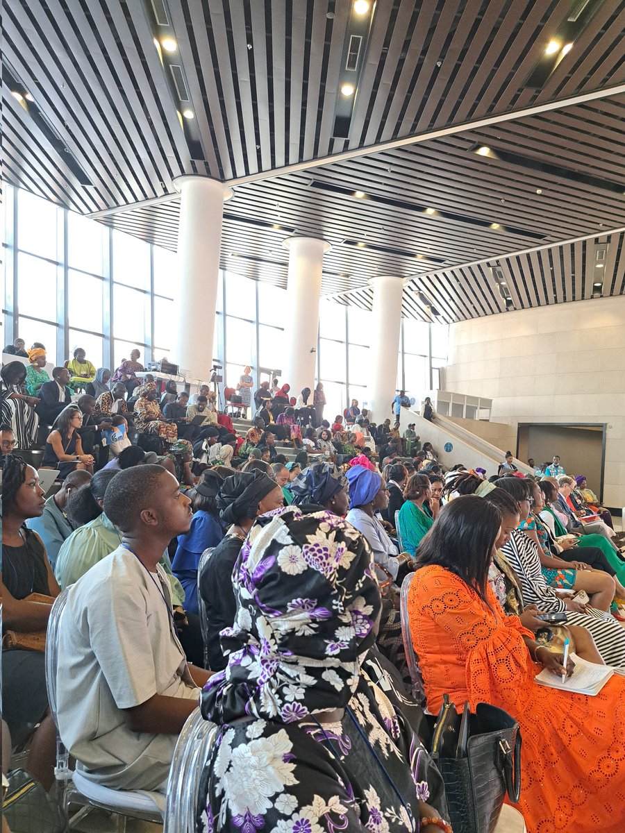 Cérémonie d'ouverture du premier Forum Ouest Africain de l’investissement au Féminin #FIF organisé à Dakar par le <a href="/WIC_Senegal/">WIC Sénégal</a>.
➡️Dans le cadre du Forum M. l'Ambassadeur participera à un panel sur le rôle de la #FinanceVerte pour promouvoir l'accès aux financement pour les femmes