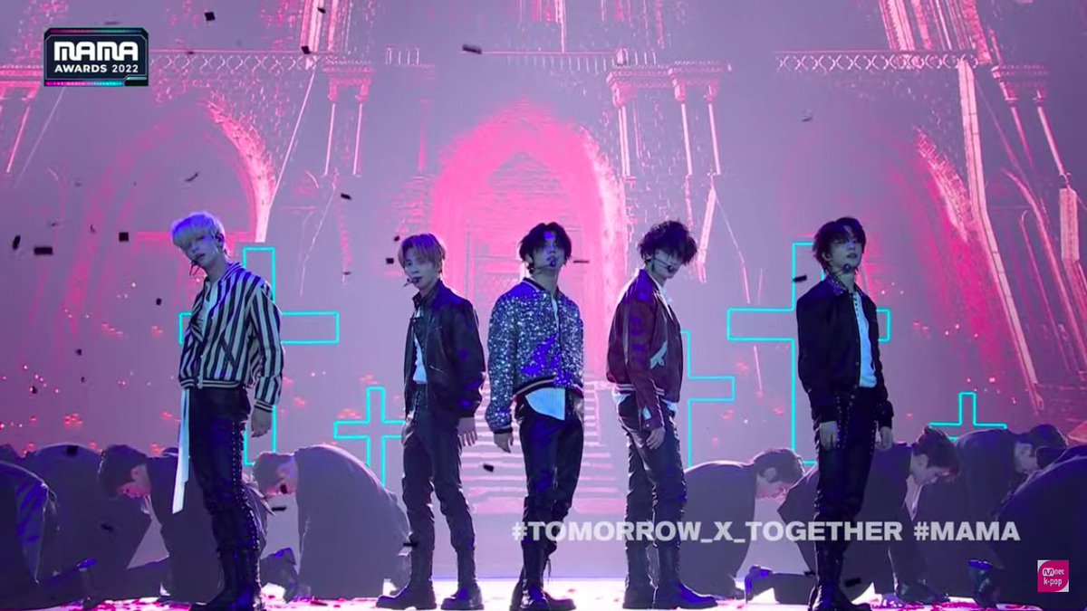 Mikrokosmos_LY's tweet photo. THEY ARE THE MAIN SHOW.
#MAMA2022
#TXTatMAMA2022
#TXTatAMAs https://t.co/paSb6RsCIU