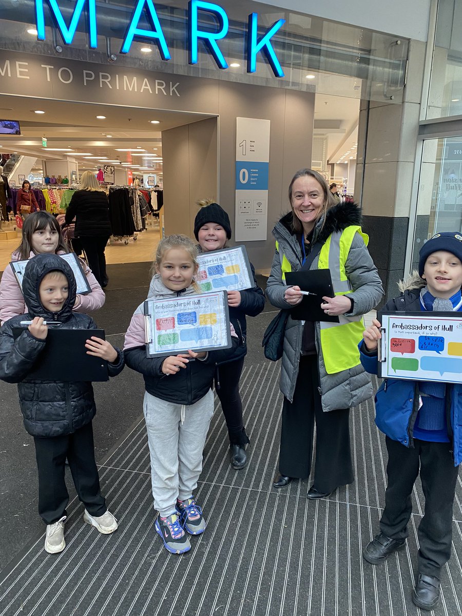 childrensuni's tweet photo. The pupils @DorchesterHull are interviewing shoppers today. They are growing in confidence as they speak. #AmbassadorsofHull https://t.co/t178vX4xVS