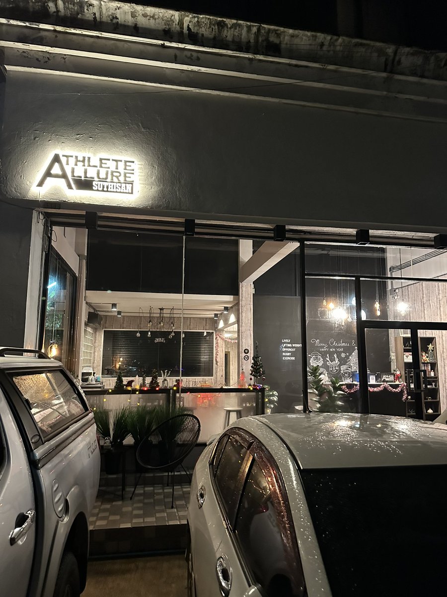 Anwhoorg's tweet photo. ยิมเสวแต่ไม่เสว เจอโฮลเทลนี้ยังไงก็เสว เป็นโฮสเทลเปิดใหม่อยู่แถวสุทธิสาร ขึ้น MRT สุทธิสารแล้วเดินไปได้เลยแต่ก็เหนื่อยหน่อย เพราะอยู่ระหว่างกลางเส้นวิภาวดีกับรัชดาภิเษก คอนเซปของที่นี้คือแมนๆชายแท้นักกีฬา ชุ่มเหงื่อ ชื่อว่า @atlete45 Athlete Hostel https://t.co/bWXYyZM11I