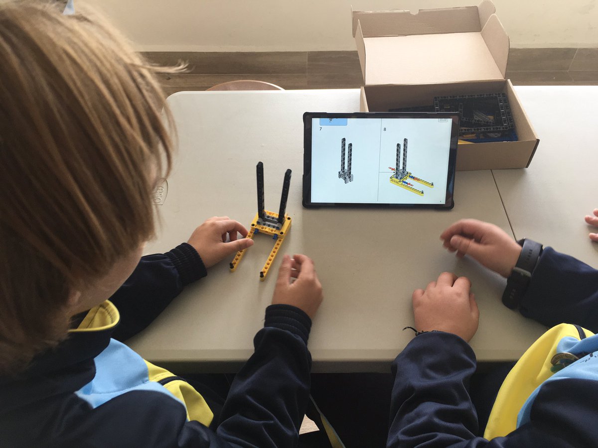 Comenzamos con la construcción de las misiones de la <a href="/FLL_Spain/">FIRST LEGO League SPAIN</a> . Otro año mas nuestro equipo Caleta Power #Challenge participa en esta competición.
Este año la temática es la energía #SUPERPOWERED .

#FLL #FLLSpain <a href="/Ingeniera_soy/">Ingeniera.soy</a>