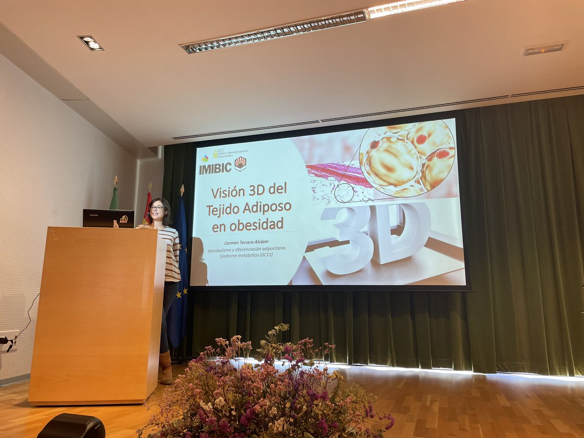 ROCIOGRGC11's tweet photo. En breve tendrá lugar la charla de nuestra @Carmela_TA del grupo de adipobiologia @mardelmala. 
👏🏼👏🏼👏🏼👏🏼 aprendiendo modelos 3D de tejido adiposo. @anagordonbc @Eleegarrido https://t.co/d4besX2R7S