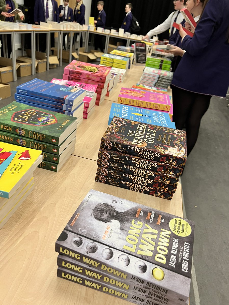 MissLDaviesEFLC's tweet photo. A free book for every learner today in @ebbwfawr Secondary. What a fantastic opportunity for our young people. #DropEverythingAndRead #LiteracyCounts #ReadingForPleasure π π π #TheMagicOfReading https://t.co/oj7FJk0Ro4