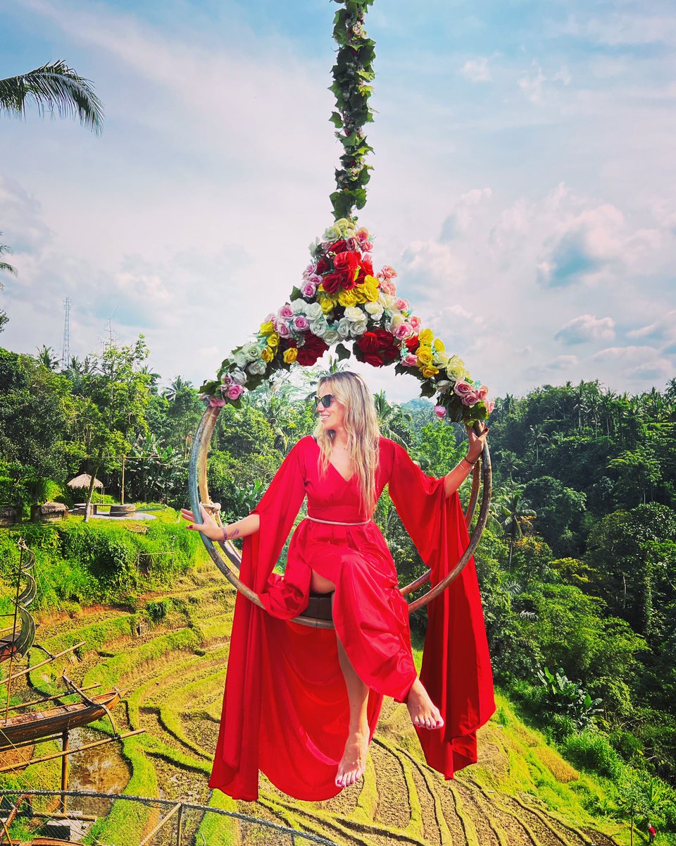 Swings in @bali at @baliswingofficial ♥️😍🇮🇩 The #BaliSwing is the new toursm activity in #Bali and it has become such a popular activity in Bali. #RedLipsPorElMundo 💋💄 #RedLipsAlways #MyLifeAroudTheWorld 🌎 #LoveTravel ❤️ #TravelAddict 🗺📌 @crisainz
