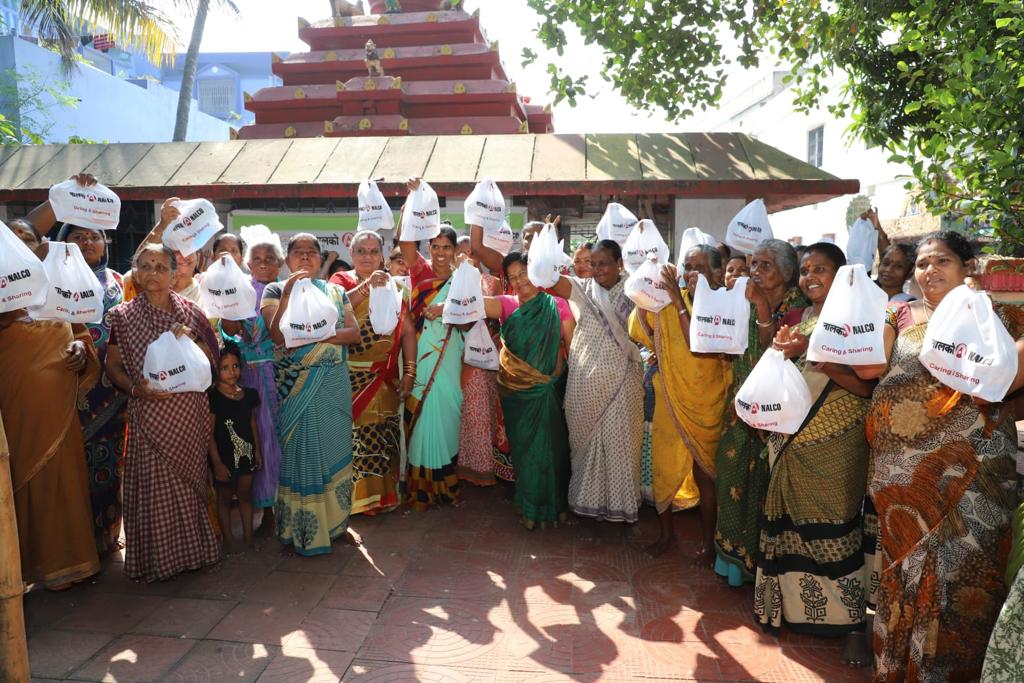 As part of Swachhata Pakhwada, NALCO along with Nalco Mahila Samiti &amp; <a href="/NalcoFoundation/">NALCO Foundation,Connecting Community</a>, carried out cleanliness drive in temple premises of Jharana Basti in Bhubaneswar. Women &amp; adolescent girls were provided hygiene kits. Program was led by Smt. Sasmita Patra, President, NMS.
