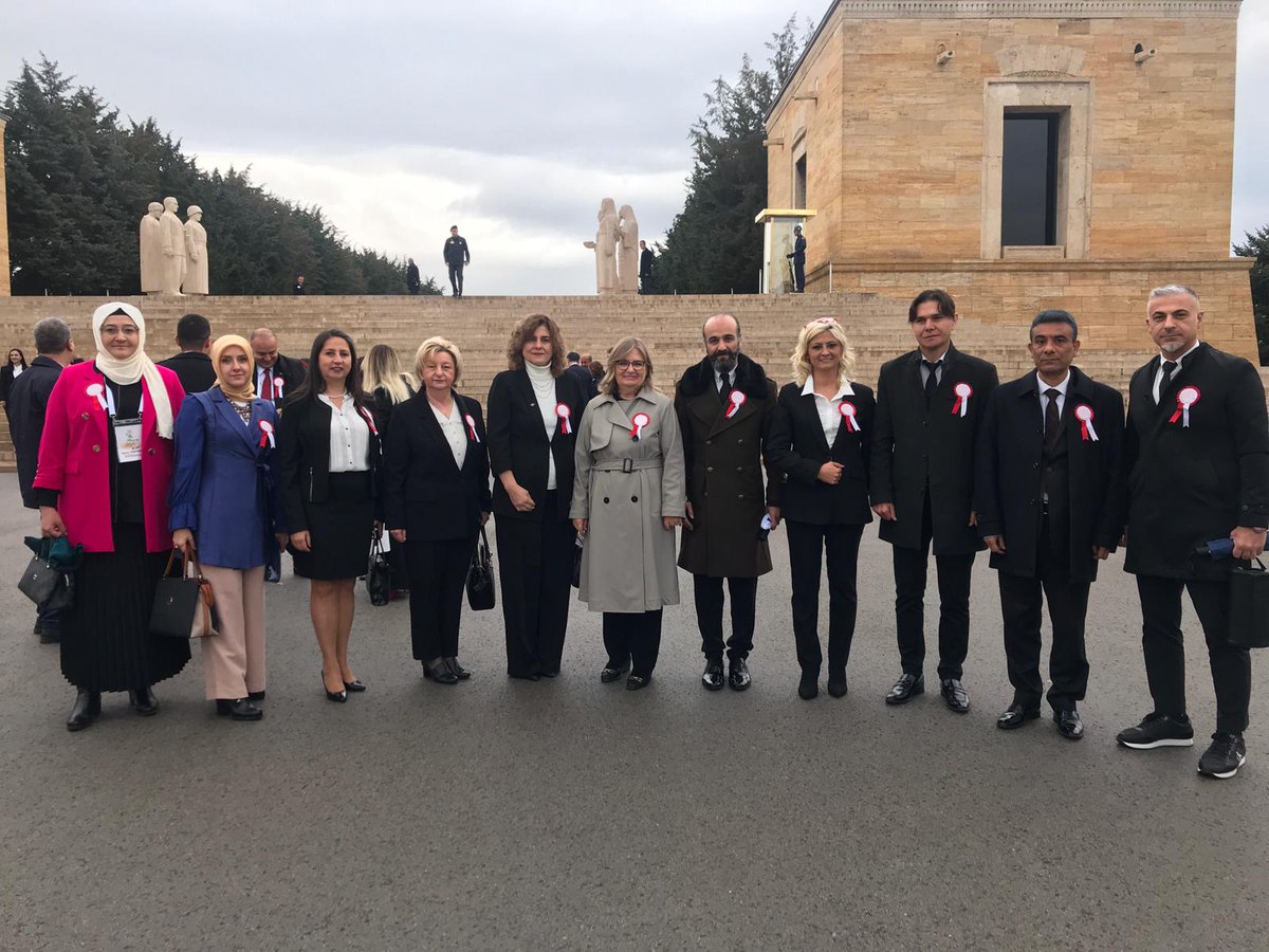 KeciorenMEM's tweet photo. Keçiören  Mustafa Asım Köksal A. İmam Hatip Lisesi Tek. ve Tasarım öğretmeni Ahsen Doğanay Ankara ilinde “Fark Yaratan Öğretmen” seçilerek Cumhurbaşkanı Recep Tayyip Erdoğan ve Milli Eğitim Bakanı Mahmut Özer ev sahipliğinde gerçekleştirilen törenlerde ilimizi temsil etmiştir. https://t.co/U9bWB0Rqe5