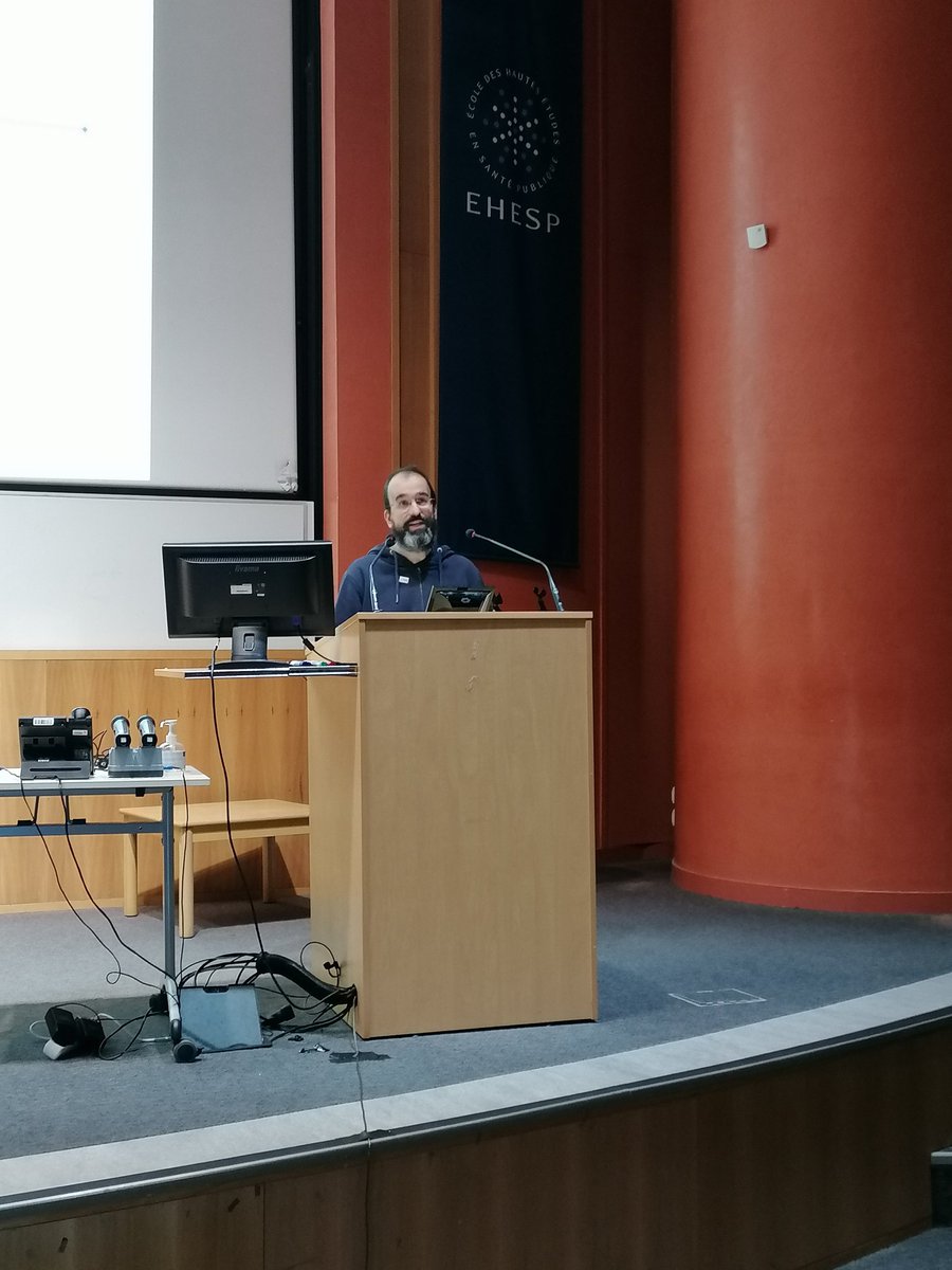 AG de l' @irset_fr, <a href="/NaudetFlorian/">Florian Naudet</a> (équipe 11, DRIVE <a href="/BLaviolle/">Bruno Laviolle</a> @BalussonF <a href="/Clara_Locher/">Clara Locher</a> <a href="/FlorianLemaitr5/">Florian Lemaitre</a> <a href="/MarieClmence7/">Marie-Clémence Verdier</a> @Taredhels et bien d'autres!) nous parle de son domaine de recherche : recherche sur la recherche, sur les chercheurs, méta-recherche, etc.