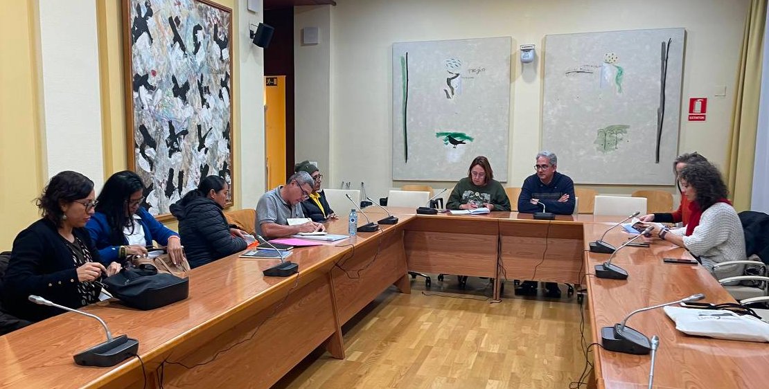📸 Hoy <a href="/JoaquinMaciasIU/">Joaquín Macías Rodríguez</a> y <a href="/lorecarcaboso/">Lorena Rodriguez Lucero</a> han estado reunidos con varios representantes de organizaciones defensoras de derechos humanos en América Latina que comparten la lucha por el derecho al agua y la defensa del territorio frente a megaproyectos energéticos.