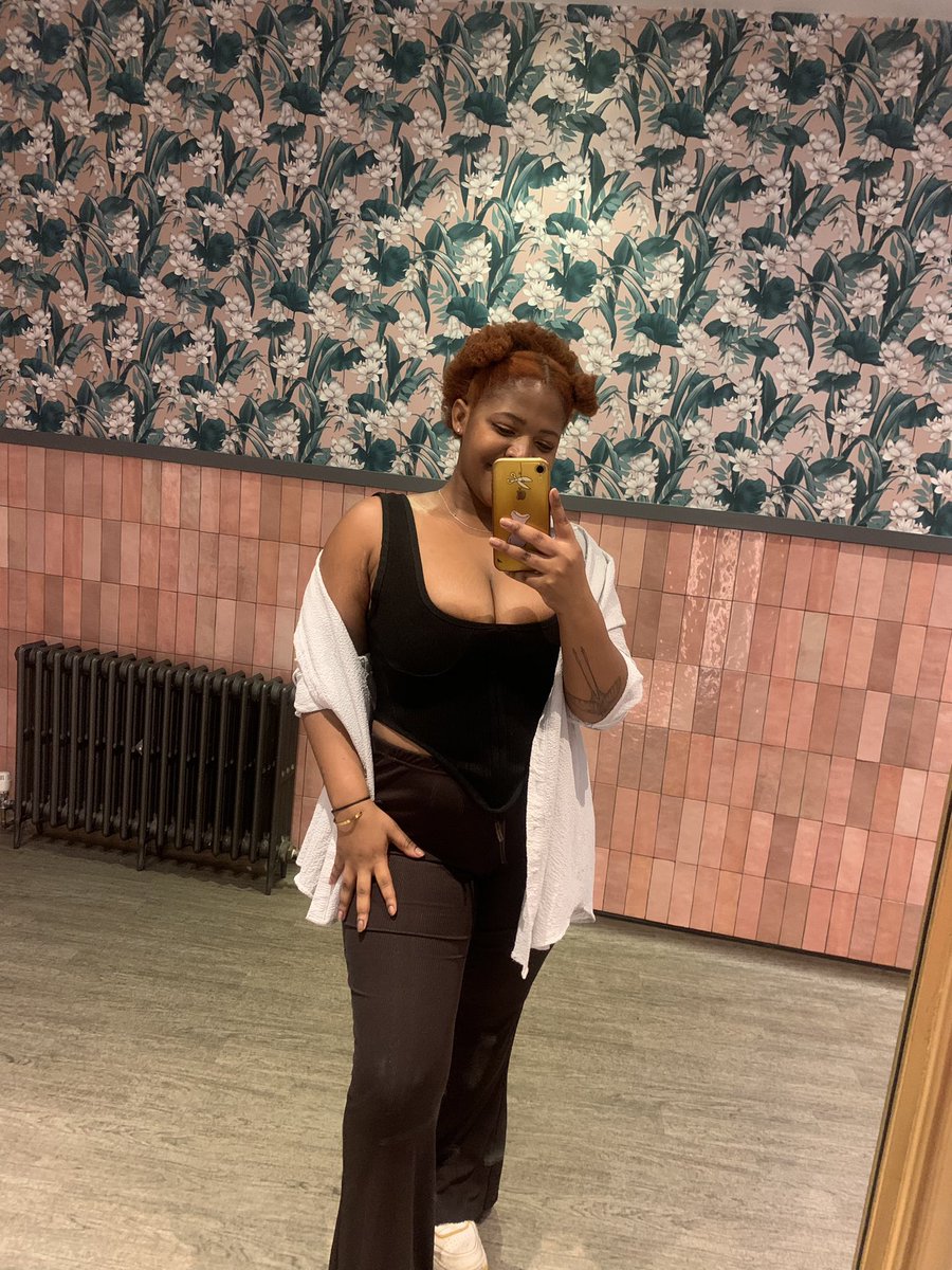 queen_lionessx's tweet photo. At this rate I’m a walking ad @OfficialPLT 🤣 #PLTPinkMonday https://t.co/uepupPh7S3