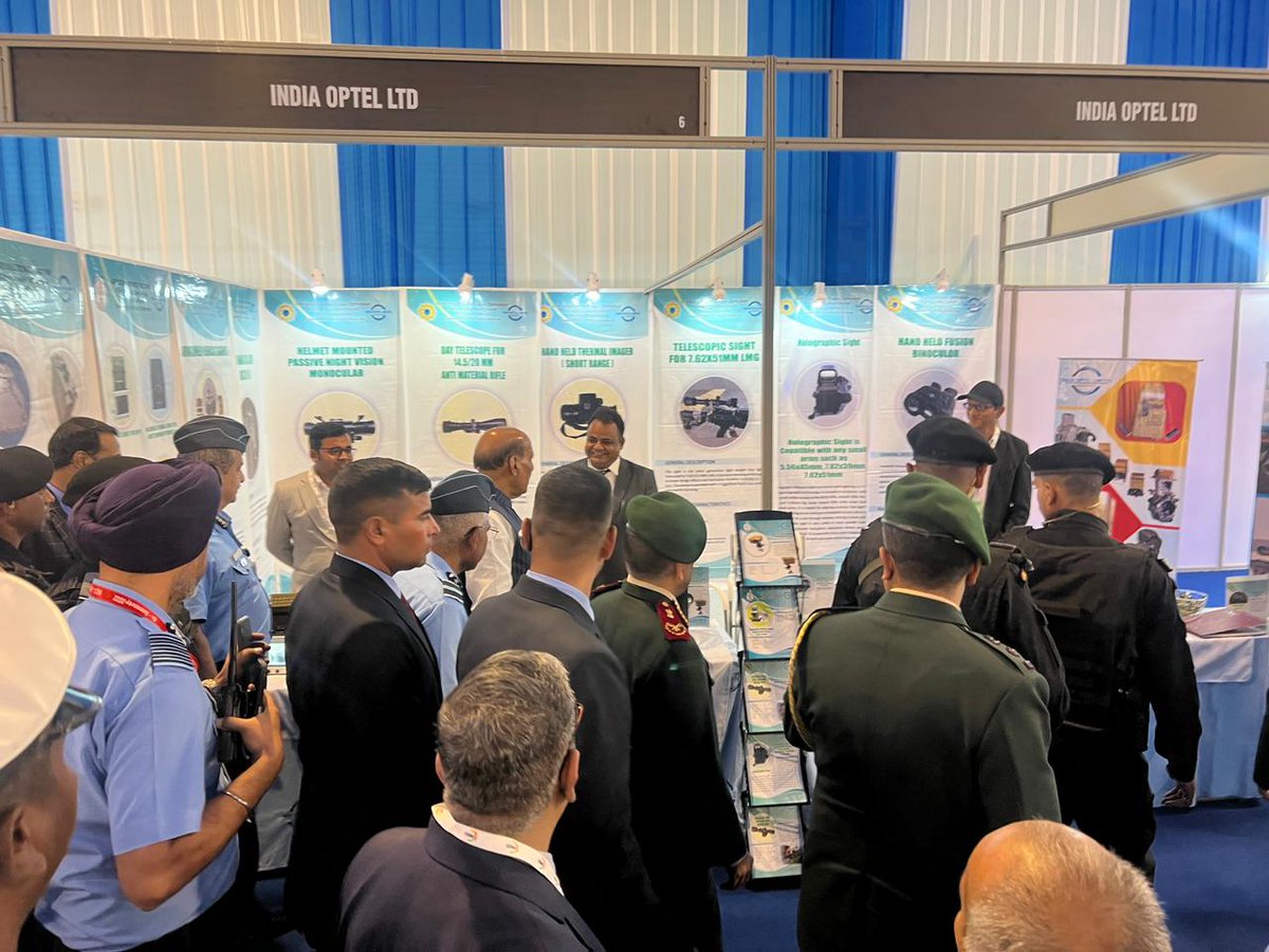 iol_pro's tweet photo. #SAMANVAY 2022 held at Agra...Hon'ble Raksha Mantri ji,  esteemed Chief of Defence Staff and distinguished senior officers of Armed Forces visited IOL Stall #Soldier's Eye.
@DefProdnIndia
@SpokespersonMoD https://t.co/7uqKlGGTzN