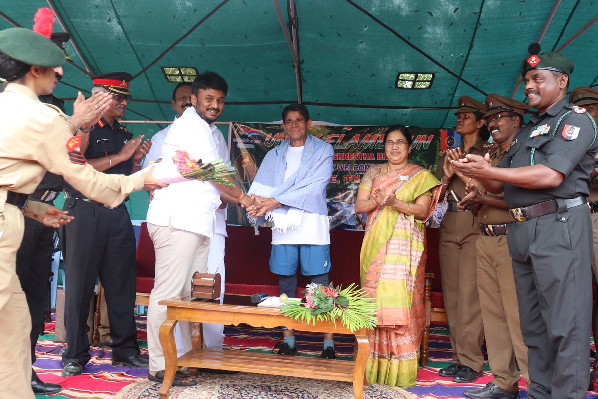 Unity_flame_run's tweet photo. The flame has reached Erode ( Molakkadu ) where the #unityflamerun team was welcomed in a very traditional way. 450/3000 kilometres done. The run is in progress.
#day9
#ekbharatshreshthabharat
@HQ_DG_NCC 
@Gen_VKSingh https://t.co/Y59RRhhYiG