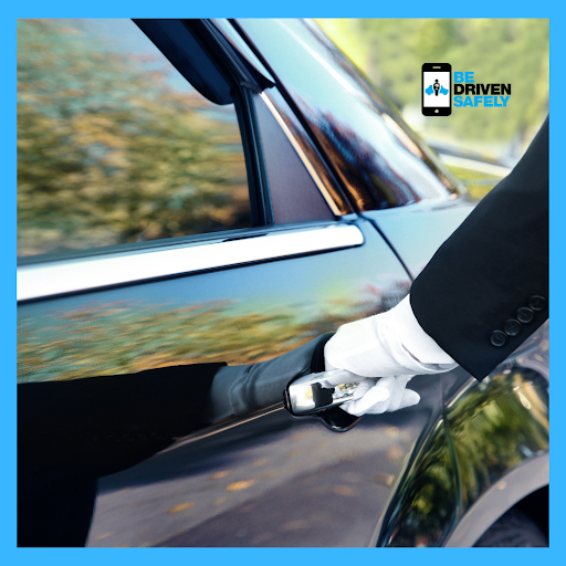 bedrivensafely's tweet photo. The weather is getting colder and the temperatures are dropping lower and lower as the days pass! We would like to remind everyone that our vehicles all have heat and air-conditioning on demand. Check out our website for more benefits of riding with a chauffeur. #bedrivensafely https://t.co/xpnV3trjDW