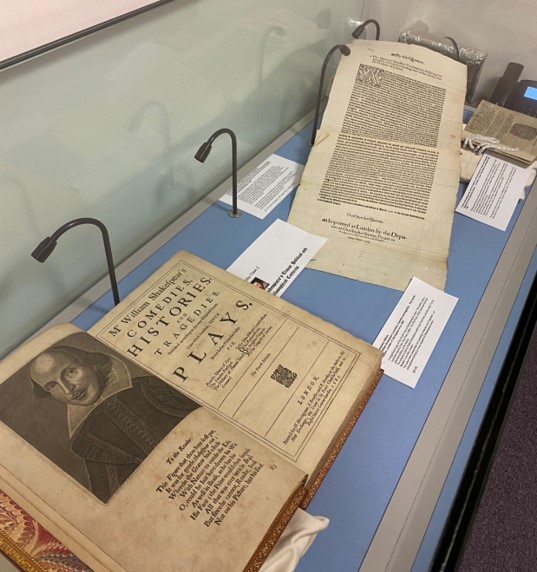 UlsterUniLib's tweet photo. Students of English in Coleraine have a treat - Shakespeare’s 4th Folio, printed in 1685. Also on display from @UlsterUniLib #SpecialCollections, a proclamation from Queen Elizabeth I and accounts of the sinking of the Spanish Armada in 1588.  @UUHistory @UUSU_Online
@UlsterArts https://t.co/cEeWUOAWKw