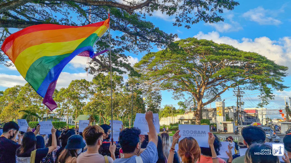uplbperspective's tweet photo. MGA LARAWAN | “Marcos Not Welcome in UPLB!” 

Ganito ang bungad ng mga mag-aaral at progresibong grupo sa UPLB matapos bumisita si Pangulong Ferdinand "Bongbong" Marcos Jr. sa International Rice Research Institute (IRRI), Nob. 29.

#MarcosNotWelcomeInUPLB https://t.co/oGo9cgcRJU