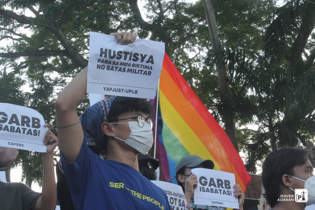 uplbperspective's tweet photo. Naging laman ng kilos-protesta ang hindi pagbibigay-prayoridad ng pangulo sa lumalalang krisis sa sektor ng agrikultura na malaking dagok sa mga magsasaka gayundin sa mga mamimili, sapagkat patuloy ang pagtaas ng mga presyo ng bilihin.

#MarcosNotWelcomeInUPLB https://t.co/GQoUjIcidV