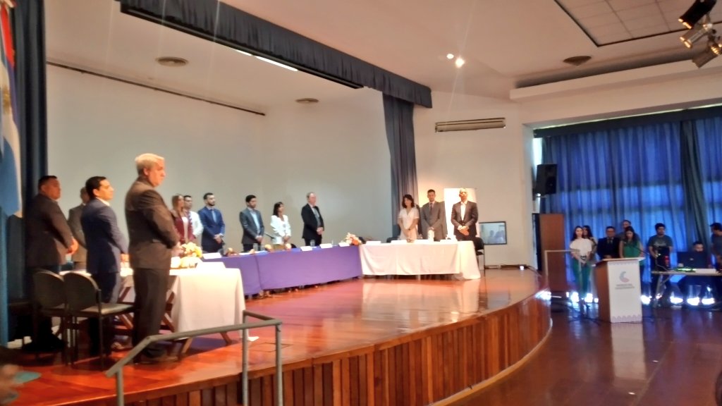 hcdposadasok's tweet photo. #AHORA Entrega de Diplomas de Honor a los Abanderados y Escoltas de las distintas instituciones educativas de la ciudad!!
#ElConcejoDeTodos https://t.co/gExv9AYuwc
