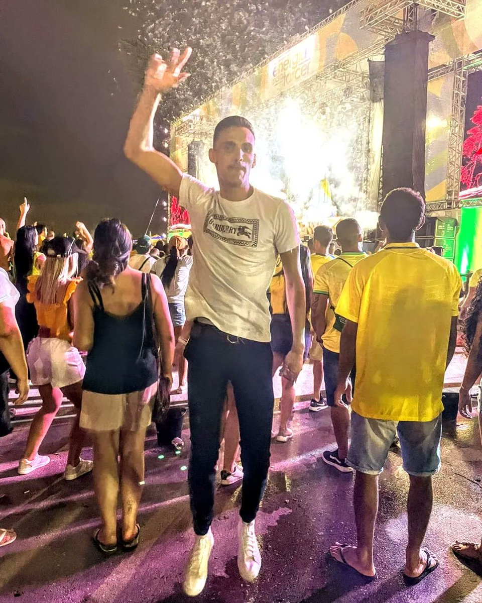Wanders56872207's tweet photo. #show  @dennisdj 
Foi tudooooo https://t.co/uNjANBbX0Y