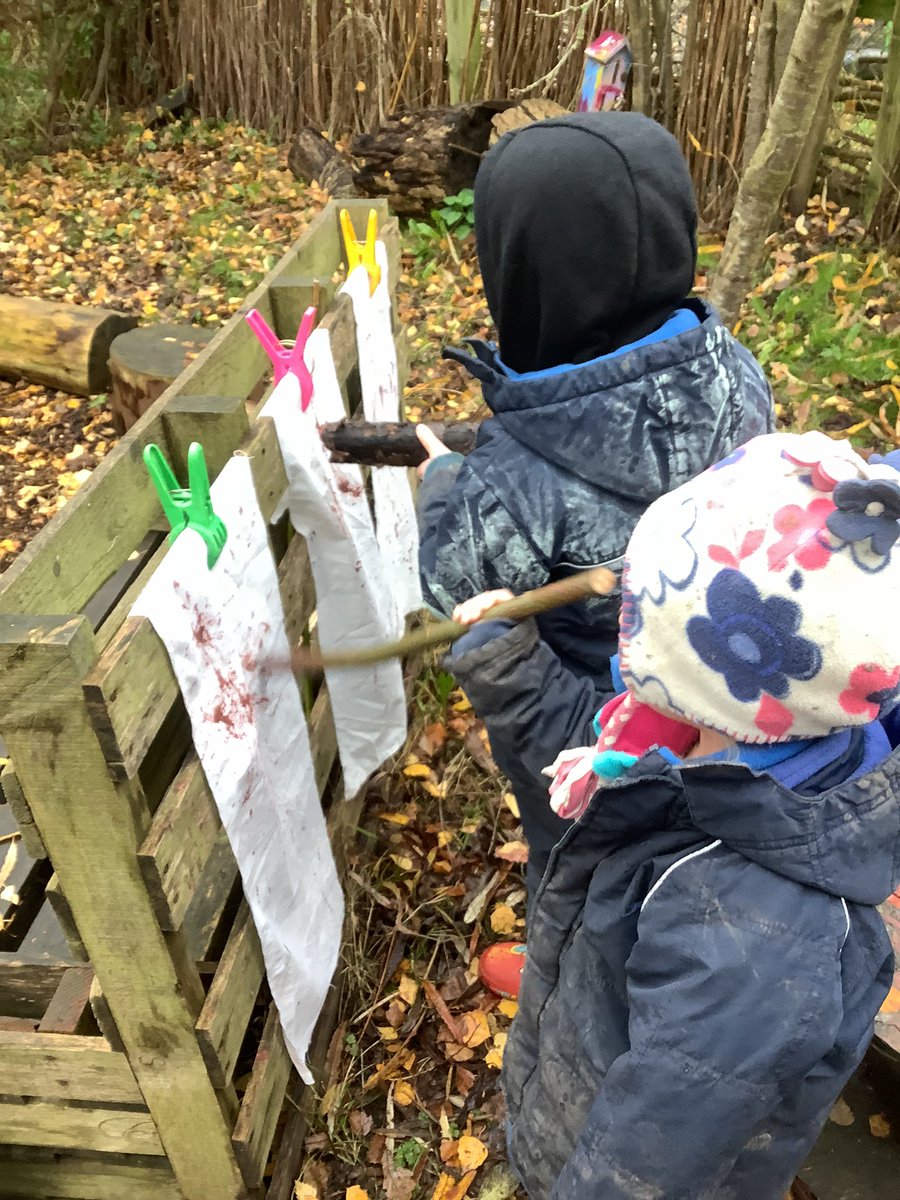 Alfretonnursery's tweet photo. #Forestschools, ‘Journey’ by Aaron Becker, mixing #magic #redpaint ,adding texture with #naturalmaterials and using #nature to #markmake #beautiful #creative #imagination #creativethinkers @Platform_Thrty1 @cosydirect @Muddyfaces #storytelling https://t.co/Y0PB8RXBmv