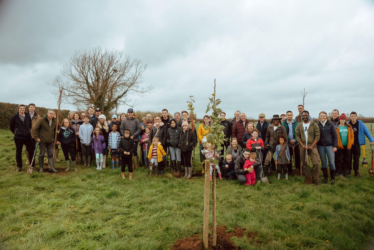 wanderlandsUK's tweet image. It’s #nationaltreeweek, an excellent time to plant and celebrate the importance of trees!

We were joined by @Hunts_ employees and their families for a Woodland Planting Day at Elm Farm in Templecombe, Somerset.

#naturebasedsolutions #investingintrees #netzero2050