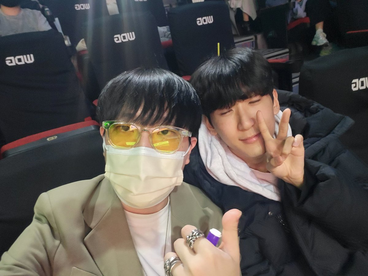 hyunji_9's tweet photo. #프로핏 #제스쳐 😍😍 너무조아 https://t.co/KzH5p4G3ph