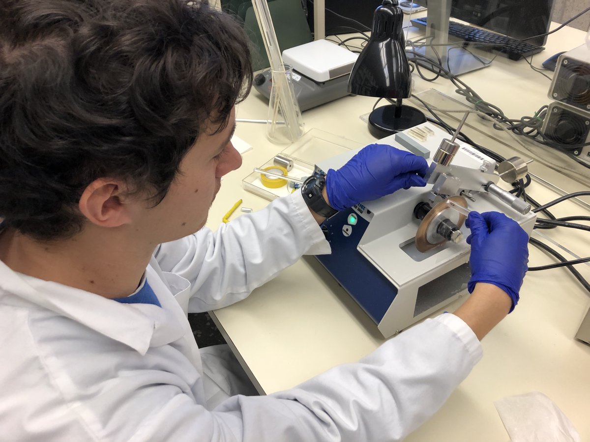 Excellente première journée dans le labo de Pascal Sirois et <a href="/OMorissette/">Olivier Morissette</a> <a href="/UQAC/">UQAC</a> avec mon étudiant à la MSc <a href="/arthur_gandin/">Arthur Gandin</a> où nous apprenons les rudiments des analyses sclérochimiques des otolithes de poissons avec l'excellente Anne-Lise Fortin!  #ISMER @UQAR <a href="/raq_actu/">RAQ - Actualité</a>