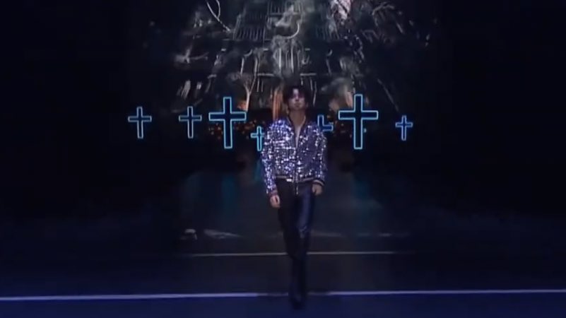 tubafilms's tweet photo. goodbye romeo: txt mama stage (2022) / romeo + juliet (1996) https://t.co/JYlKa8lAeL