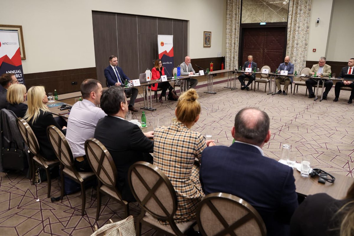 EUAmbME's tweet photo. Interesantna diskusija sa stranim investitorima u 🇲🇪. Hvala @MFIC_official na pozivu 🙏. Da bi ostvarila svoj ekonomski potencijal 🇲🇪 treba politička stabilnost da ostvari ključne reforme vladavine prava⚖️, sprovede glavne strukturne reforme📊 i napreduje na putu ka 🇪🇺⏩. https://t.co/Amdqlg6dJj