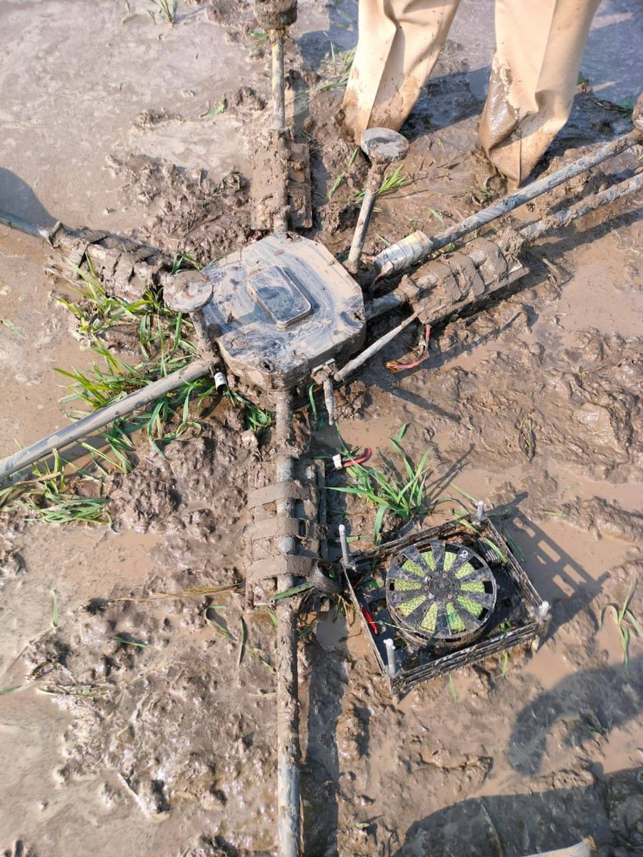 RohitKu65692910's tweet photo. BSF women personnel sh0t down a drone near the India-Pakistan border...
#TwoDronesDowned
#TeJran #MallikarjunKharge
#महाकाल_की_नगरी_में_राहुल
#AlertBSF #BB16
#PakDroneShotDown https://t.co/ue1BZ3Kf7e