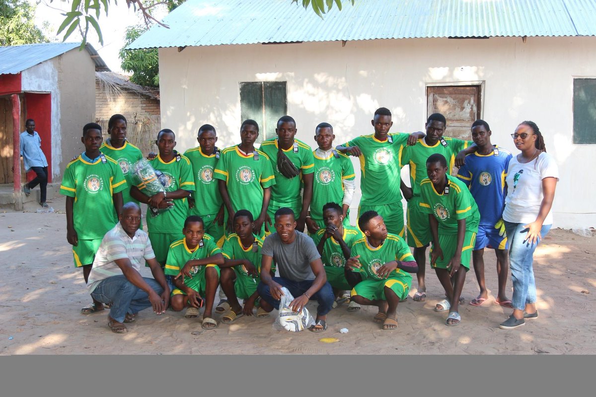WCSMozambique's tweet photo. #TheWCS is working with your partners to raise awareness of #biodiversityconservation by supporting community sporting activities in #NiassaSpecialReserve, in #Mecula, #Niassa, north of #Mozambique. https://t.co/q0ijBr3HAZ
