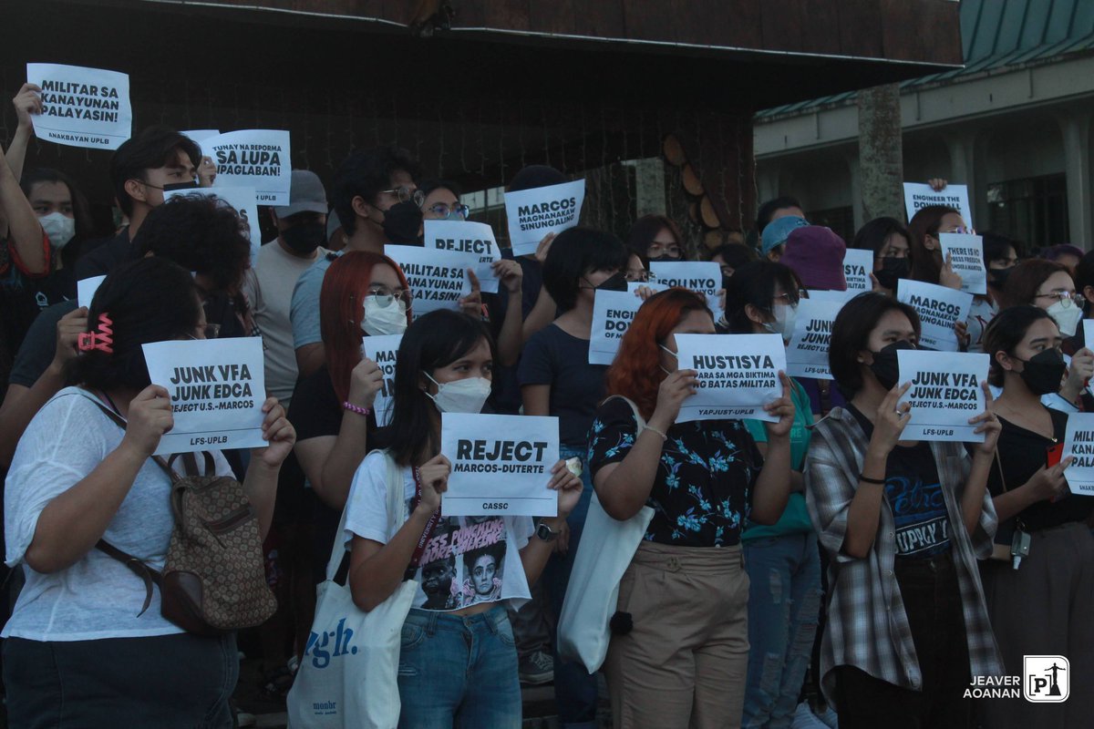 uplbperspective's tweet photo. Kabilang sa mga grupong naging bahagi ng programa ay YAPJUST - UPLB, NNARA-Youth UPLB, CEGP-ST, SAKBAYAN, GABRIELA Youth UPLB, PISTON, KADAMAY ST, BAYAN, Youth Defy Marcos-Duterte, Anakbayan UPLB, mga konseha ng mag-aaral mula sa CEM, CAFS, at UPLB USC.

#MarcosNotWelcomeInUPLB https://t.co/ax5B5xeufq