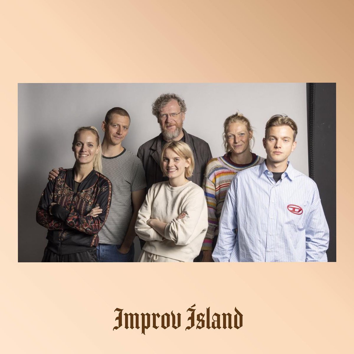 Það verður einhverskonar grínkjarnorkusprengja í Kjallaranum annað kvöld þegar VHS, Kanarí og Skaupsteymið 2022 stíga öll á stokk. Mörg þeirra eru hluti af Improv Ísland en hafa ekki náð að sinna spunanum vegna anna. En það breytist á morgun💥
🎟️ tix.is/is/leikhusid/b…