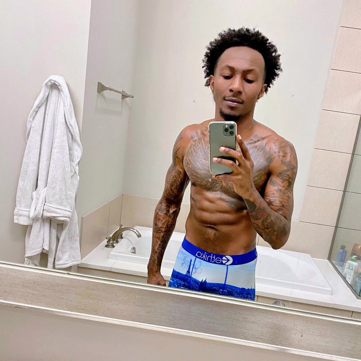 Robfreshduh tweet media