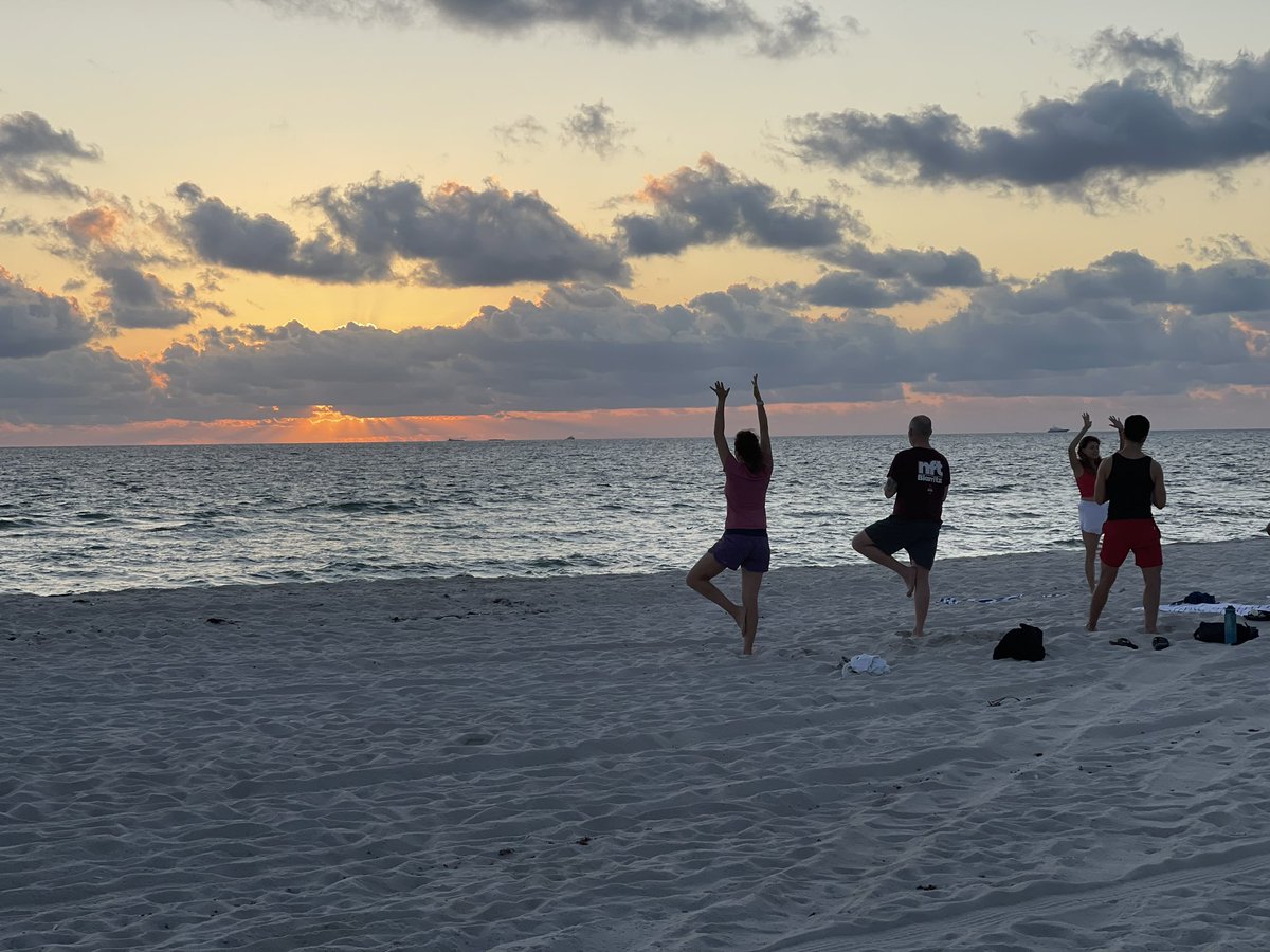 bombdotcom_eth's tweet photo. GM @MetaverseMiami sunrise yoga was beautiful. #yoga #sunrise #web3 #Metaverse https://t.co/cBdYl7Gxjn