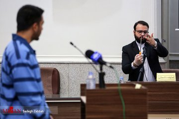 iranhrs99's tweet photo. #فوری 

آوردن چاقو توسط نماینده دادستان در دادگاه و نسبت دادن آن به #مجیدرضا_رهنورد، یادآور اعتراف گیری اجباری و صحنه سازی برای #نوید_افکاری است. 

نگذاریم این جنایتکاران آن تراژدی را تکرار کنند. 

#مهسا_امینی https://t.co/o1T0bqP6tY