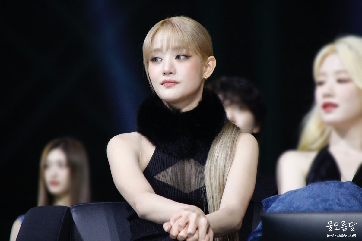marchlarch39's tweet photo. 221126 MMA 가수대기석 (여자)아이들
#MMA #MMA2022 #GIDLE #여자아이들 #GIDLEatMMA2022 #MINNIE #민니 https://t.co/kOq0GXfoEI